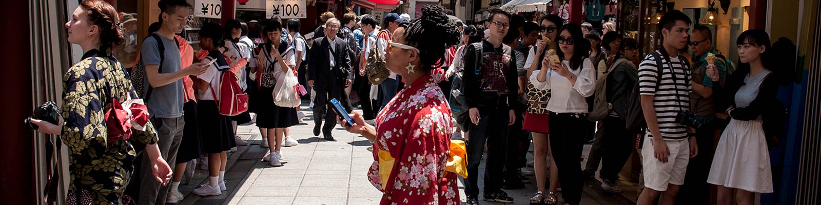 students in Japanese market