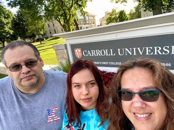 Alumni couple Lori (LaBombard) '94 and Richard '93 Sandberg