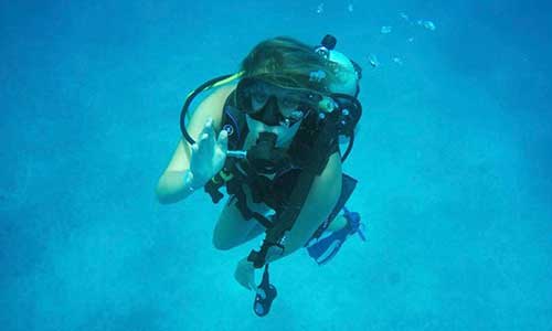 alumni student scuba diving