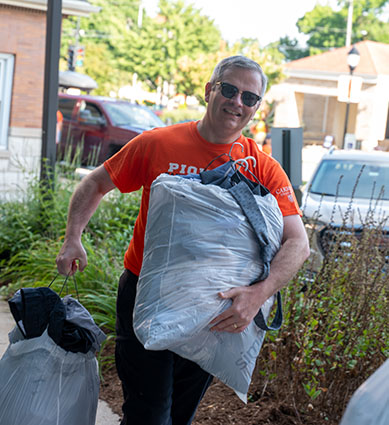 Eli Hestermann Carroll Provost helping students move in
